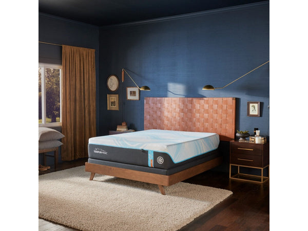 TEMPUR-LuxeBreeze 13-inch Firm mattress