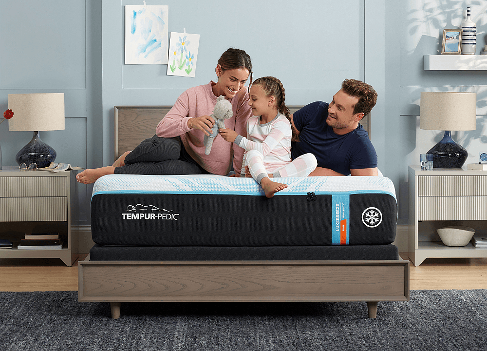 Family relaxing together on a TEMPUR-Pedic LuxeBreeze mattress
